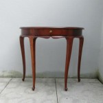 Vintage mahogany console. Nordic furniture. Vintage furniture. Classical furniture. Restorations.