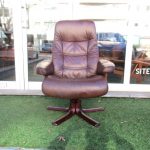 Nordic leather armchair, produced by Hjellegjerde Mobler. Nordic furniture in Porto. Vintage furniture in Porto. Furniture restoration in Porto.