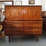Nordic rosewood writing desk, designed by Sigfred Omann for Olholm Mobelfabrik. Nordic furniture in Porto. Vintage furniture in Porto. Furniture restoration in Porto.