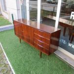 Nordic sideboard in rosewood. Nordic furniture in Porto. Vintage furniture in Porto. Furniture restoration in Porto.