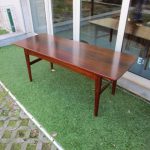 Nordic side/dining table in rosewood. Nordic furniture in Porto. Vintage furniture in Porto. Furniture restoration in Porto.