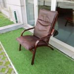 Nordic armchair in genuine leather, with original Stouby upholstery. Nordic furniture in Porto. Vintage furniture in Porto. Furniture restoration in Porto.