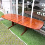 Nordic dining table in rosewood, produced by Skovby. Nordic furniture in Porto. Vintage furniture in Porto. Furniture restoration in Porto.