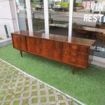 Nordic sideboard in rosewood. Nordic furniture in Porto. Vintage furniture in Porto. Furniture restoration in Porto.