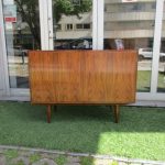 Nordic sideboard in rosewood, designed by Carlo Jensen. Nordic furniture in Porto. Vintage furniture in Porto. Furniture restoration in Porto.