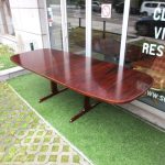 Nordic dining table in rosewood, produced by Gudme MobelFabrik. Nordic furniture in Porto. Vintage furniture in Porto. Furniture restoration in Porto.