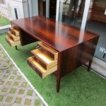 Nordic secretary desk in rosewood. Nordic furniture in Porto. Vintage furniture in Porto. Furniture restoration in Porto.