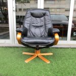 Nordic leather armchair. Nordic furniture in Porto. Vintage furniture in Porto. Furniture restoration in Porto.