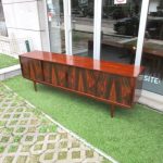Nordic rosewood sideboard. Nordic furniture in Porto. Vintage furniture in Porto. Furniture restoration in Porto.