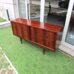 Nordic rosewood sideboard. Nordic furniture in Porto. Vintage furniture in Porto. Furniture restoration in Porto.