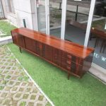 Nordic rosewood sideboard. Nordic furniture in Porto. Vintage furniture in Porto. Furniture restoration in Porto.