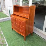 Nordic teak desk. Nordic furniture in Porto. Vintage furniture in Porto. Furniture restoration in Porto.