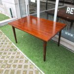 Nordic rosewood dining table. Nordic furniture in Porto. Vintage furniture in Porto. Furniture restoration in Porto.