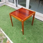 Nordic rosewood side table. Nordic furniture in Porto. Vintage furniture in Porto. Furniture restoration in Porto.