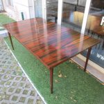 Nordic rosewood dining table. Nordic furniture in Porto. Vintage furniture in Porto. Furniture restoration in Porto.