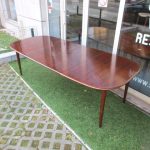 Nordic rosewood dining table. Nordic furniture in Porto. Vintage furniture in Porto. Furniture restoration in Porto.