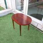Nordic side table in rosewood. Nordic furniture in Porto. Vintage furniture in Porto. Furniture restoration in Porto.