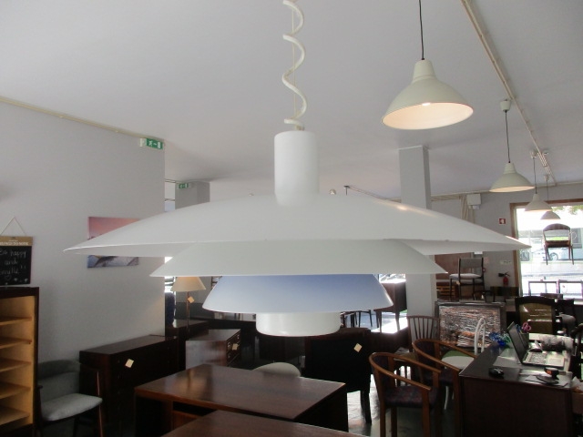 Nordic ceiling lamp. Nordic furniture in Porto. Vintage Furniture in Porto. Restoration of furniture in Porto.