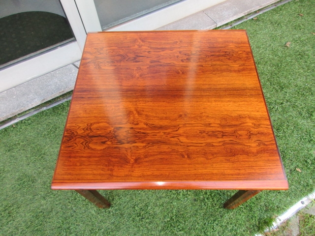 Nordic side table in rosewood.Nordic furniture in Porto.Vintage furniture in Porto.Restoration of furniture in Porto.