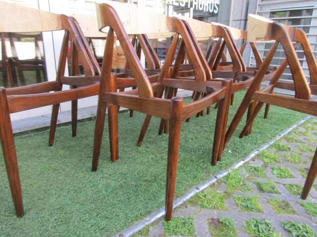 Nordic style chairs, Kai Kristiansen model 31. Nordic furniture in Porto. Vintage furniture in Porto. Furniture restoration in Porto.