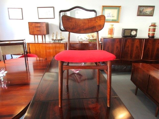 Nordic chairs in rosewood. Nordic furniture in Porto. Vintage furniture in Porto. Furniture restoration in Porto.