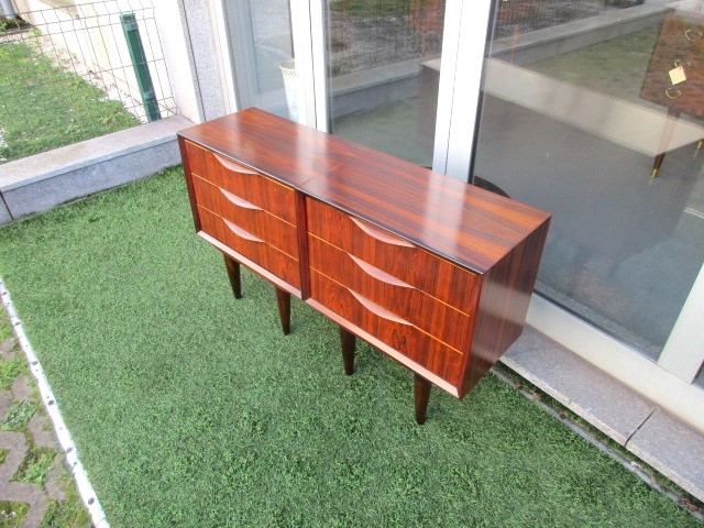 Nordic bedside tables in rosewood. Nordic furniture in Porto. Vintage furniture in Porto. Furniture restoration in Porto.